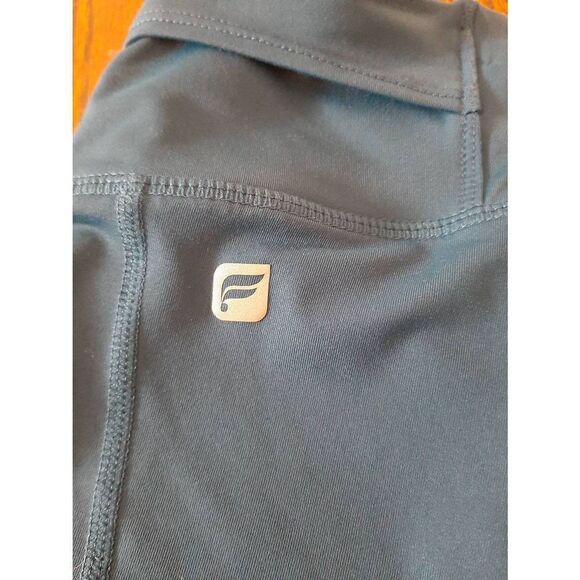 Small? Fabletics Teal Capri Leggings Casual Athletic Leggings Capris - Picture 2 of 2